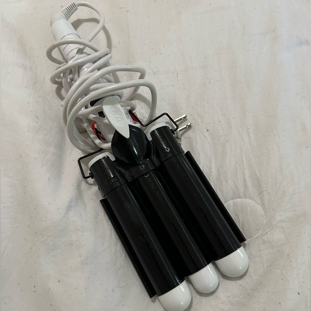 Bondi boost waver never used